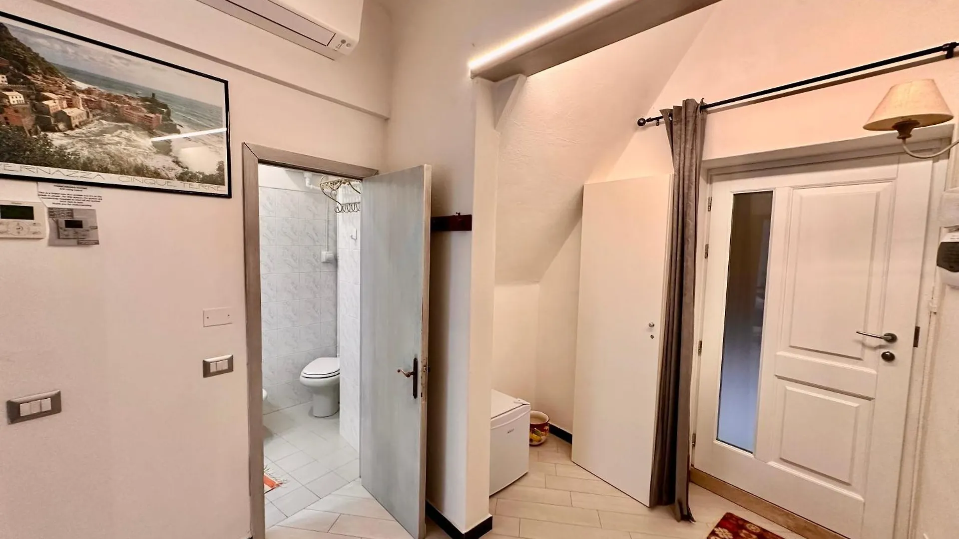 Mezza Galea Hotel Vernazza 0*,  Italy