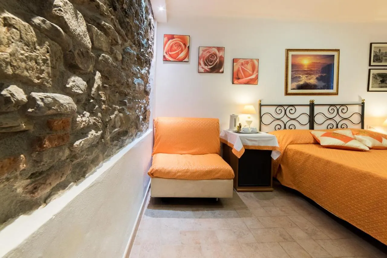 Mezza Galea Hotel Vernazza